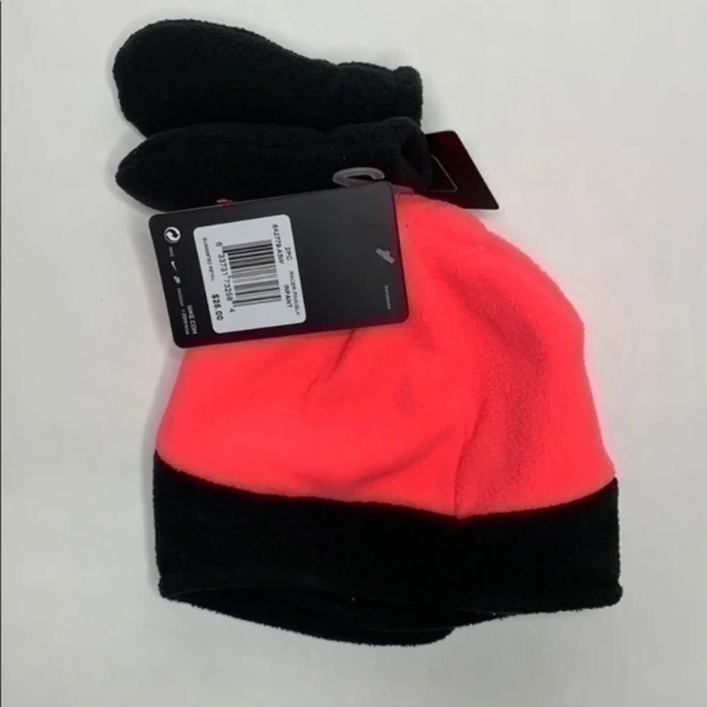 NWT. NIKE Infant Hat & Gloves